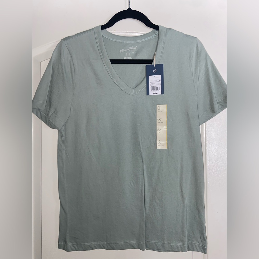NWT Universal Threads mint v neck t shirt